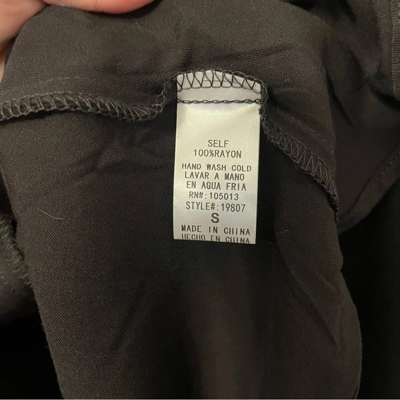 𝅺ANDREE by‎ Unit Button Down Blouse 100% Rayon Black Size Small Oversized - Picture 9 of 10